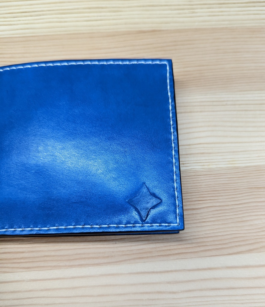 【非公式】推しの押し印入り本革二つ折り財布(天音かなた)