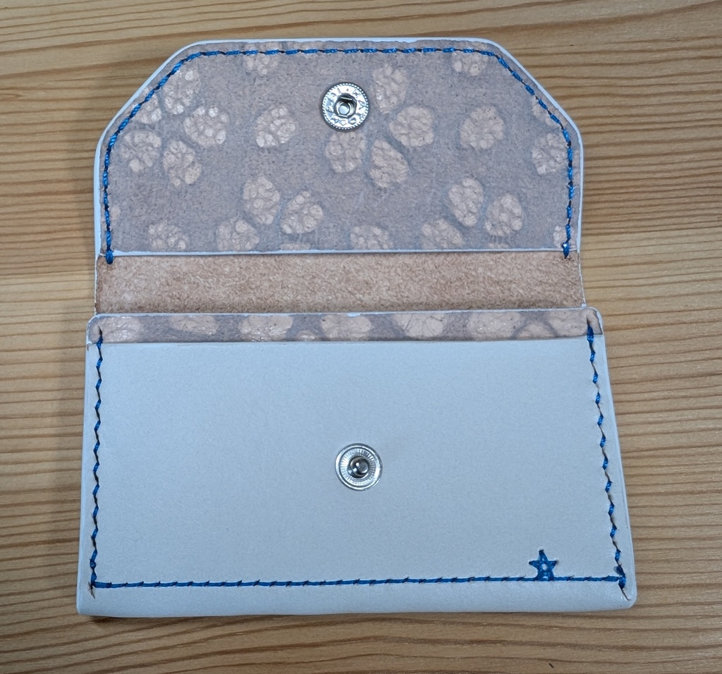 【非公式】推しの押し印入り本革名刺入れ(白上フブキ)ver.2