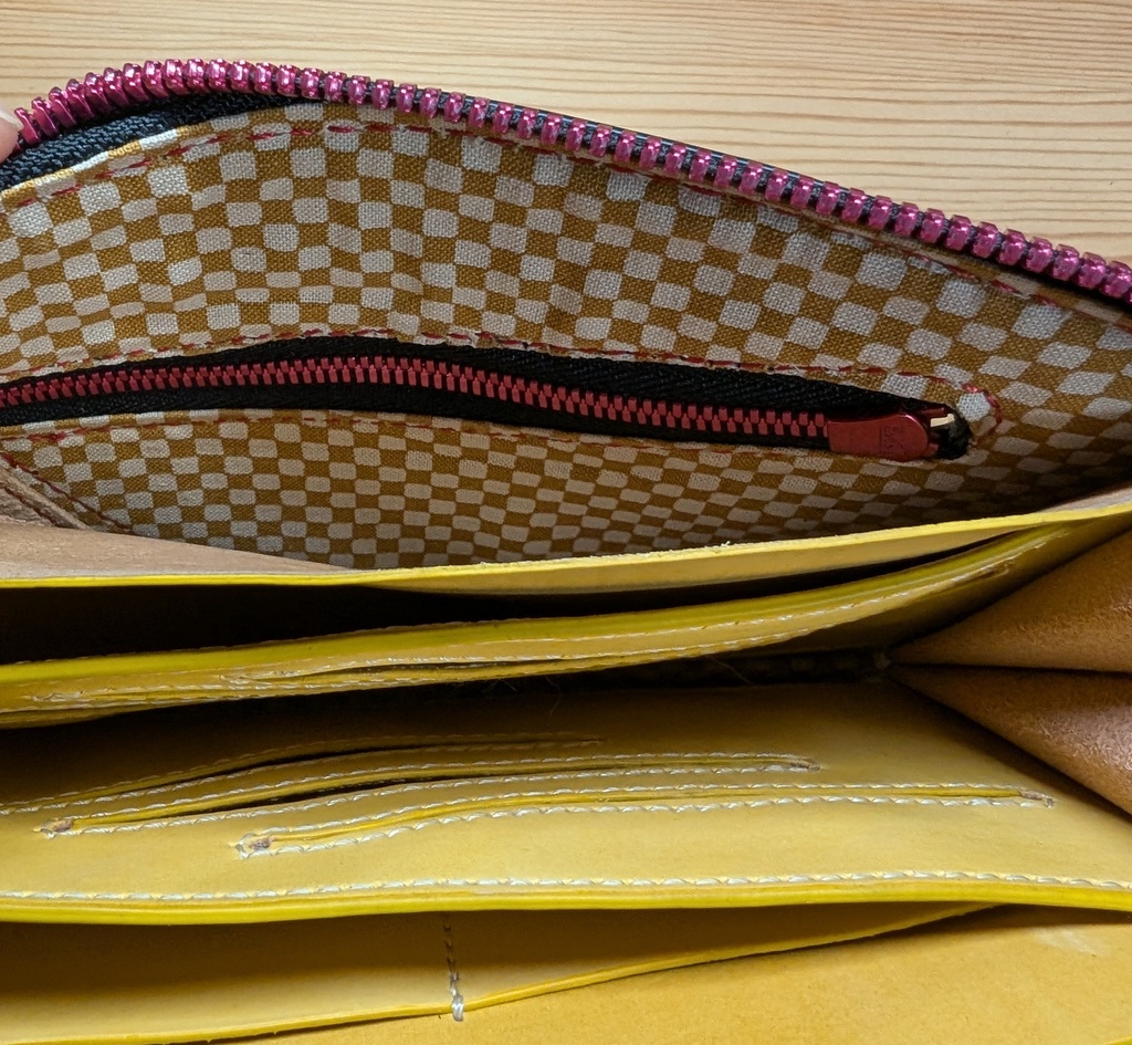 【非公式】大神ミオ推しL字ファスナー財布 たくあん?髪飾押印付き