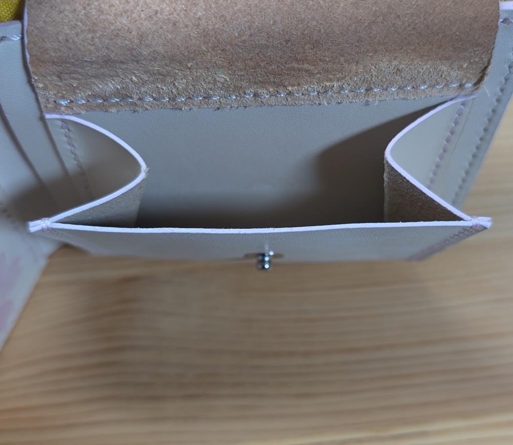 【非公式】さくらみこ推し35Pカラー本革二つ折り財布