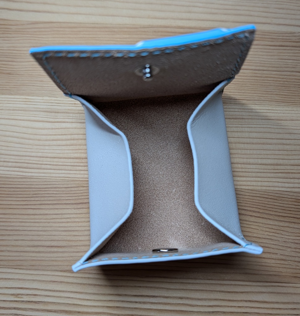 【非公式】推しの彫り印入り本革コインケース(雪花ラミィ)