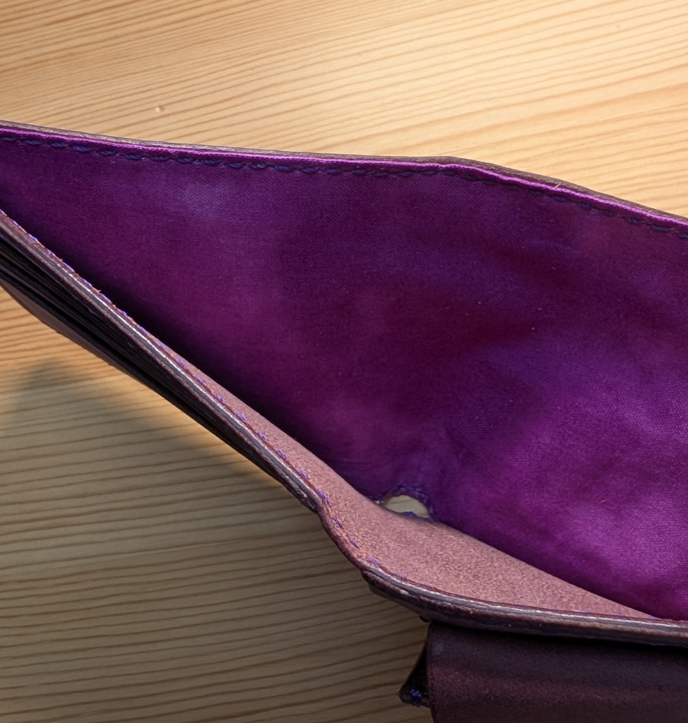 【非公式】猫又おかゆ推し押印本革イタリアンレザー二つ折り財布