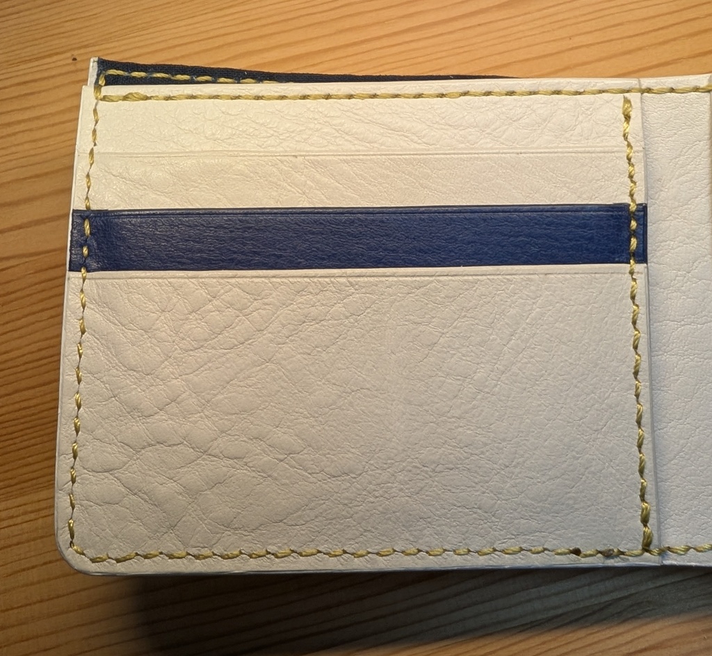 【非公式】白上フブキ推し押印本革イタリアンレザー二つ折り財布(フブキングダムver)