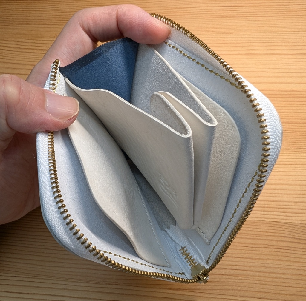 【非公式】フブミオのイラスト押印入り、本革イタリアンレザーミニ財布(フブキングダムカラーver)