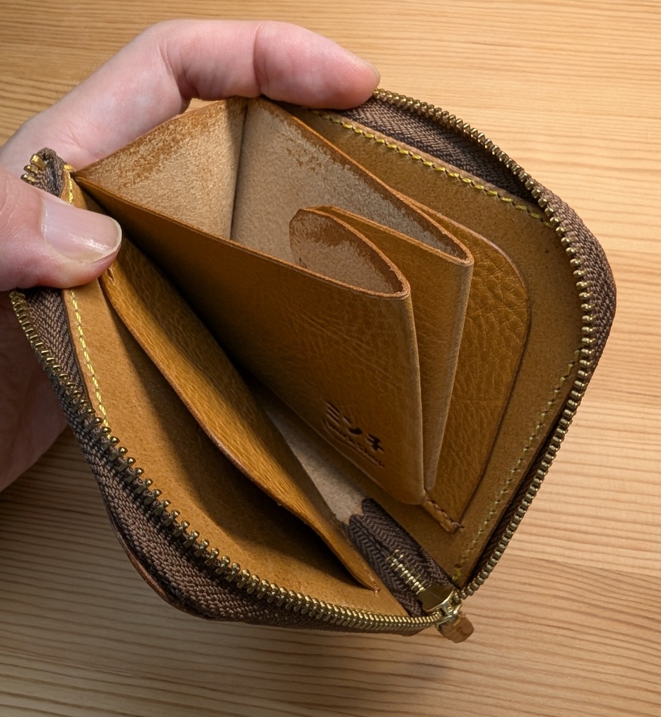 【非公式】推しの押印入り、本革イタリアンレザーミニ財布(ころねカラーver)