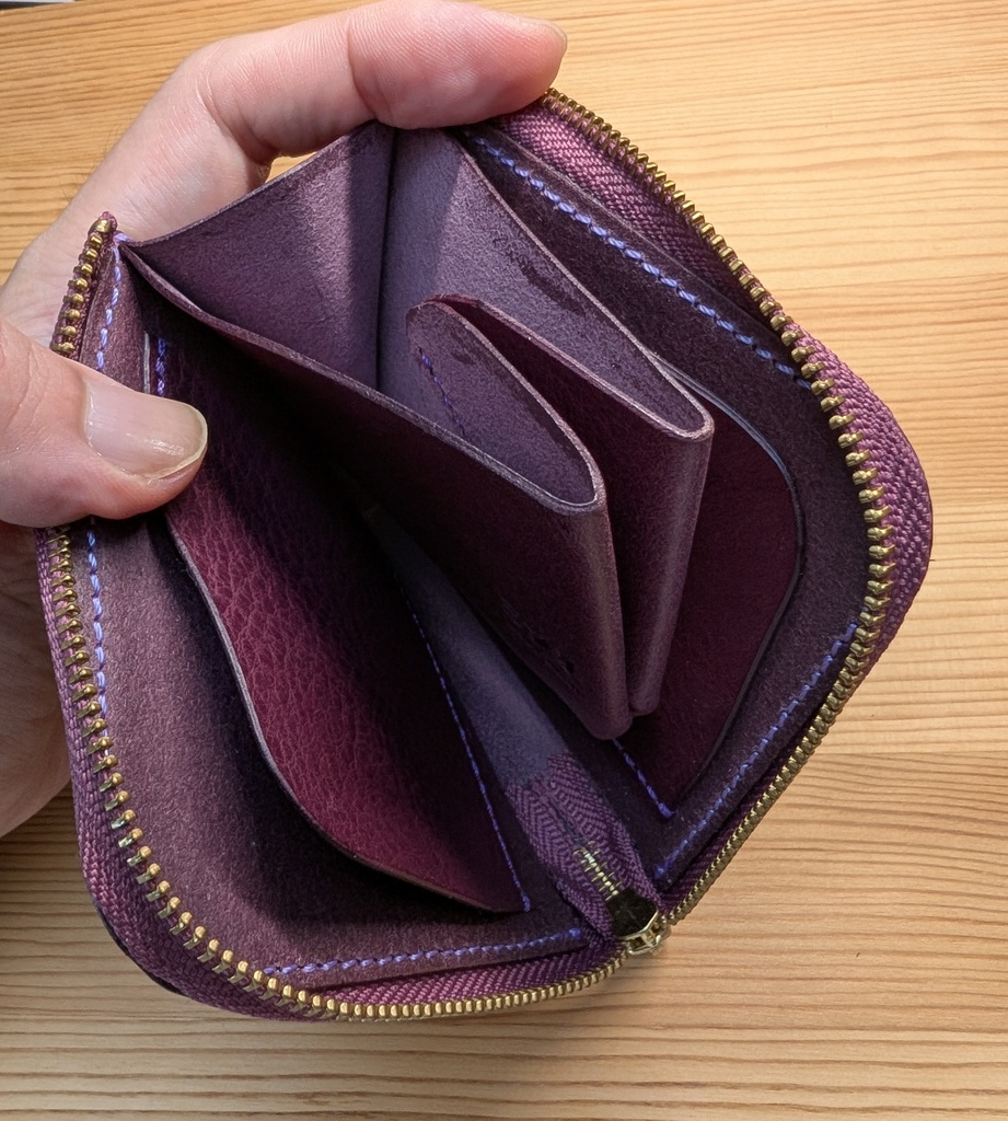 【非公式】推しの押印入り、本革イタリアンレザーミニ財布(おかゆカラーver)