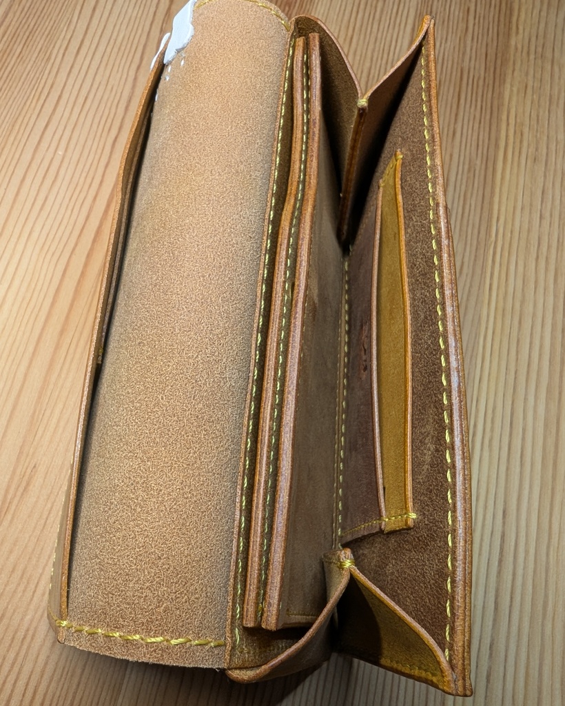 【非公式】推しの押印付き本革コンパクト長財布(戌神ころねver)