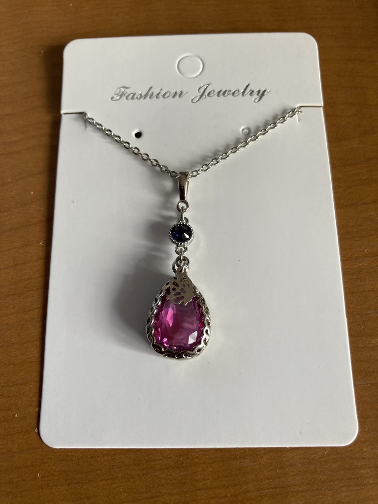 胡蝶しのぶ グラデーションガラスと蝶、スワロフスキーのネックレス