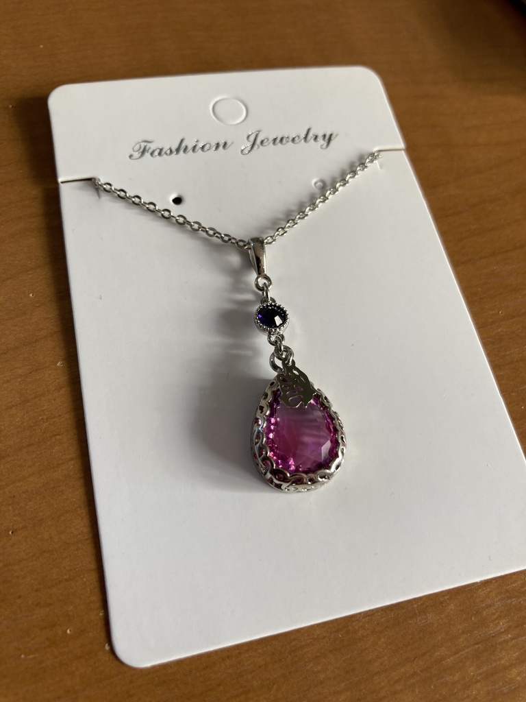 胡蝶しのぶ グラデーションガラスと蝶、スワロフスキーのネックレス