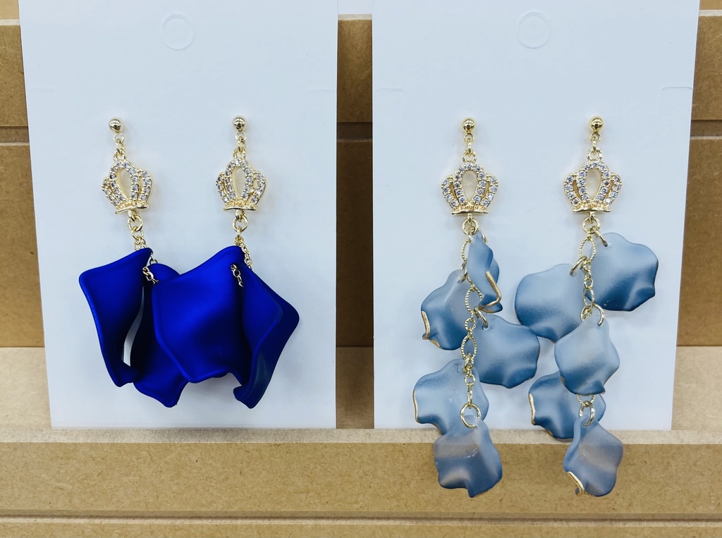 kis イメージ 金縁青薔薇のイヤーアクセサリー