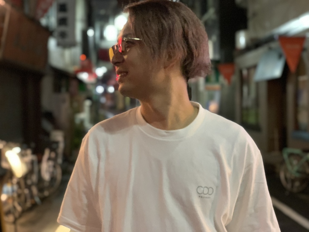 cadode ロゴTシャツ