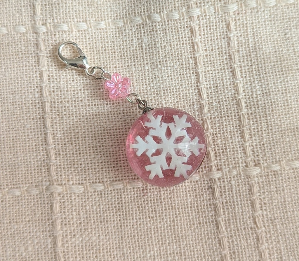 オーナメント風　雪の結晶チャーム（ピンク）