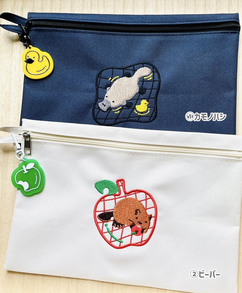 刺繍フラットポーチ(アクリルキーホルダー付き)