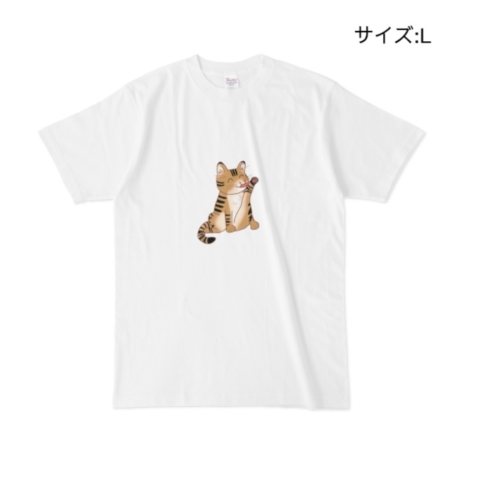 足上げぺろぺろキジトラ猫・白Tシャツ