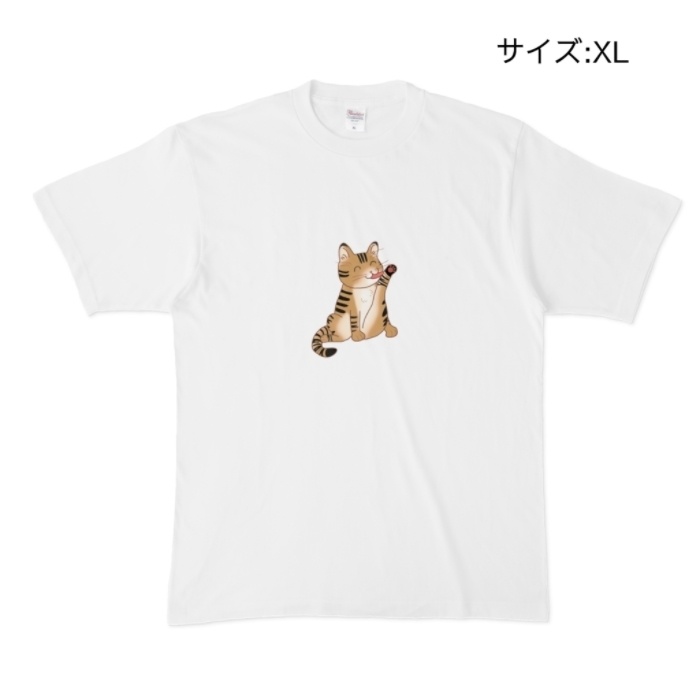 足上げぺろぺろキジトラ猫・白Tシャツ