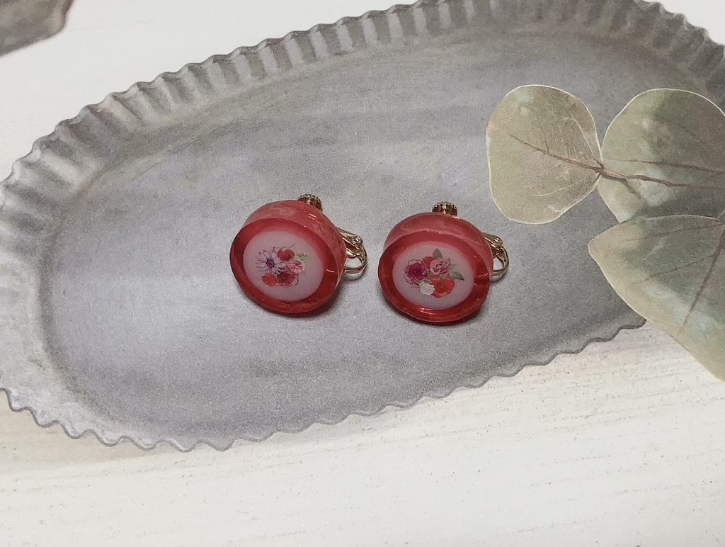 飴玉 イヤリング イチゴ味 レジン