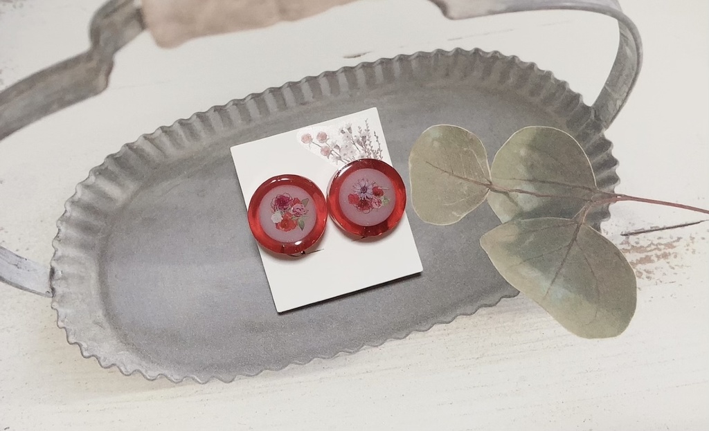 飴玉 イヤリング イチゴ味 レジン