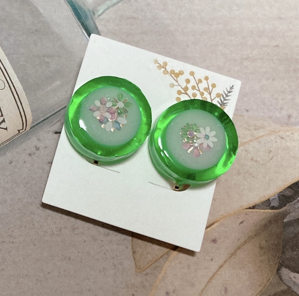 飴玉 イヤリング メロンソーダ味 レジン