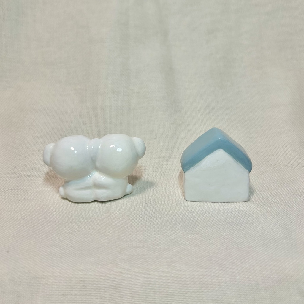 仲良しな犬たち、お家の中で眠る犬の粘土(おまけ付)