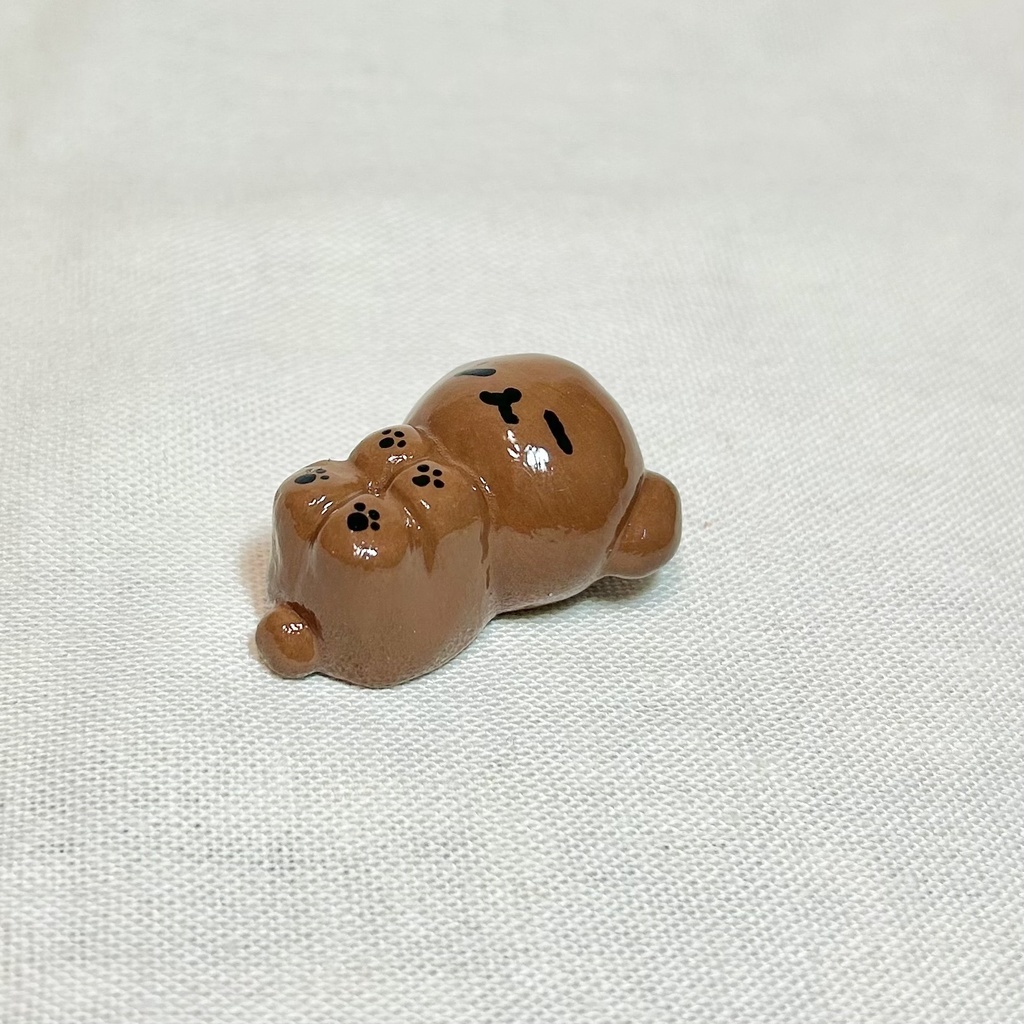 あおむけで寝る犬の粘土