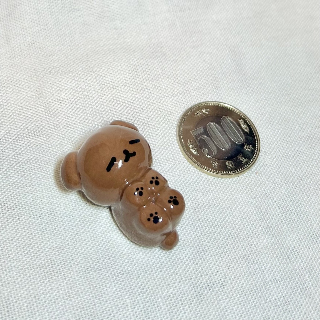 あおむけで寝る犬の粘土