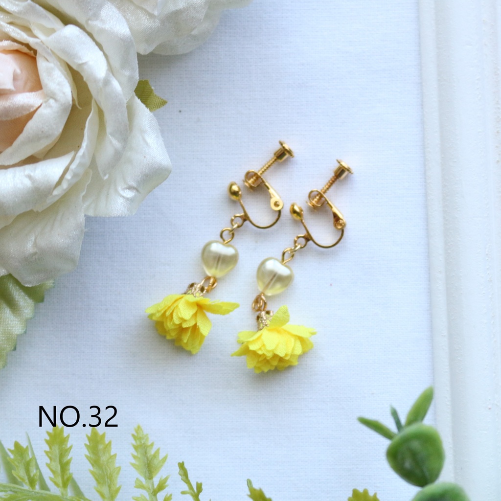 フラワータッセル ピアス・イヤリング 6色あり