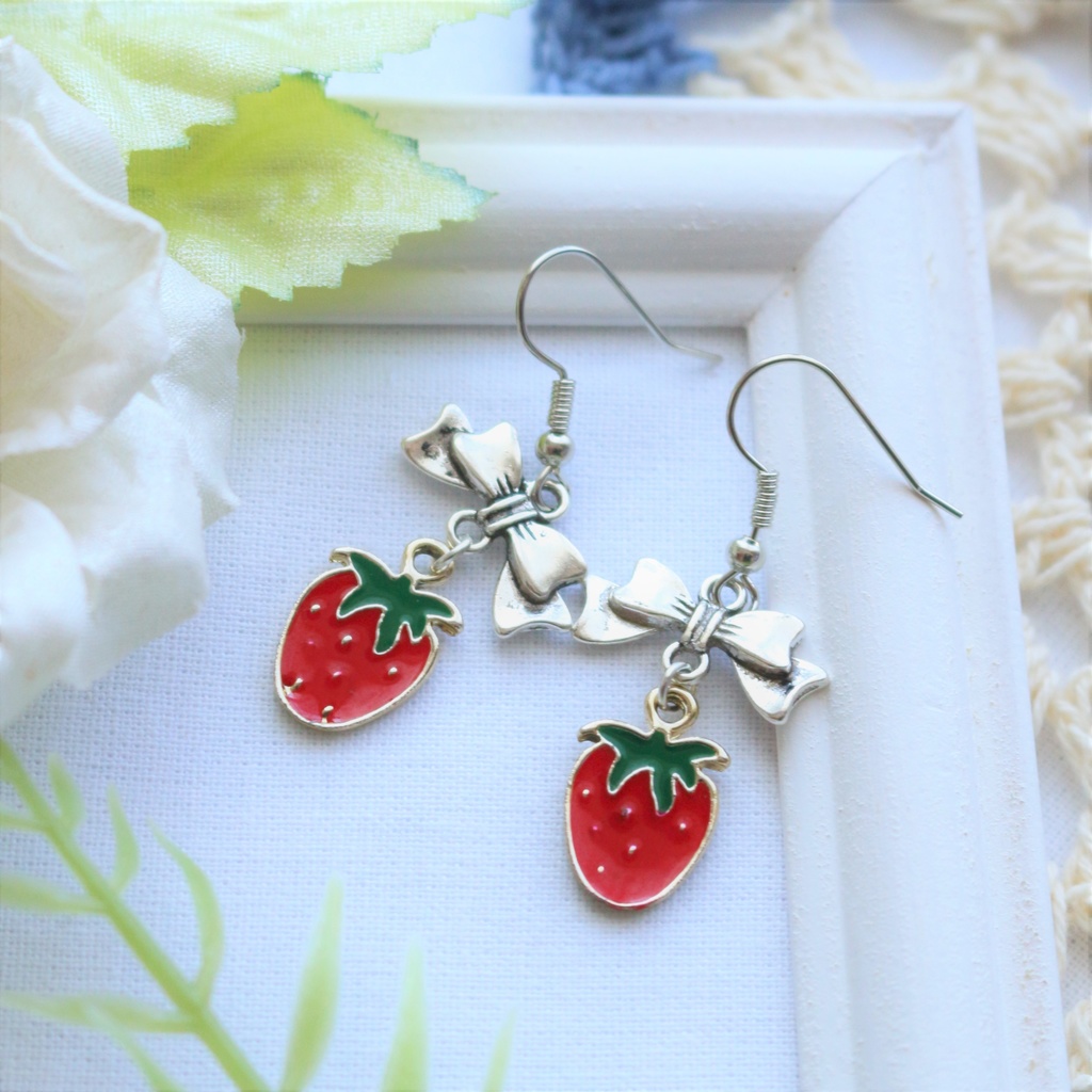 いちごちゃん　ピアス・イヤリング