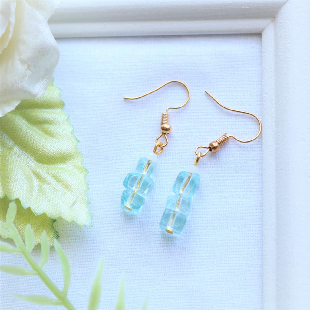 夏色3連キューブ 水色 ピアス・イヤリング