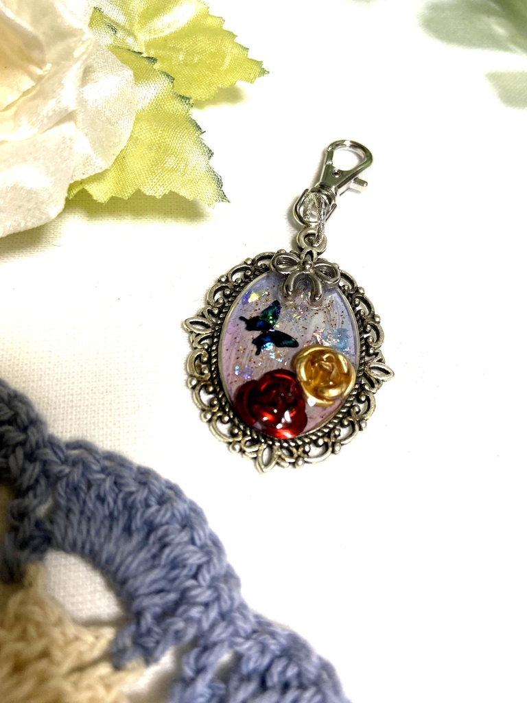 薔薇と蝶々のキーホルダー 801