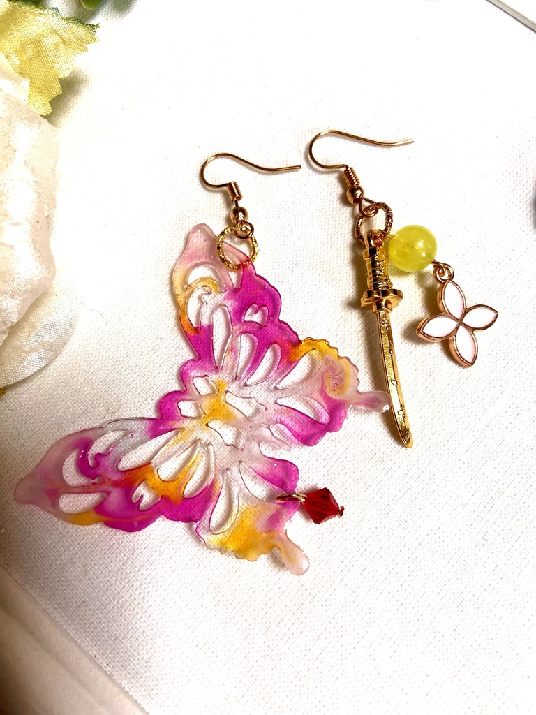 胡蝶姉妹モチーフピアス・イヤリング 818