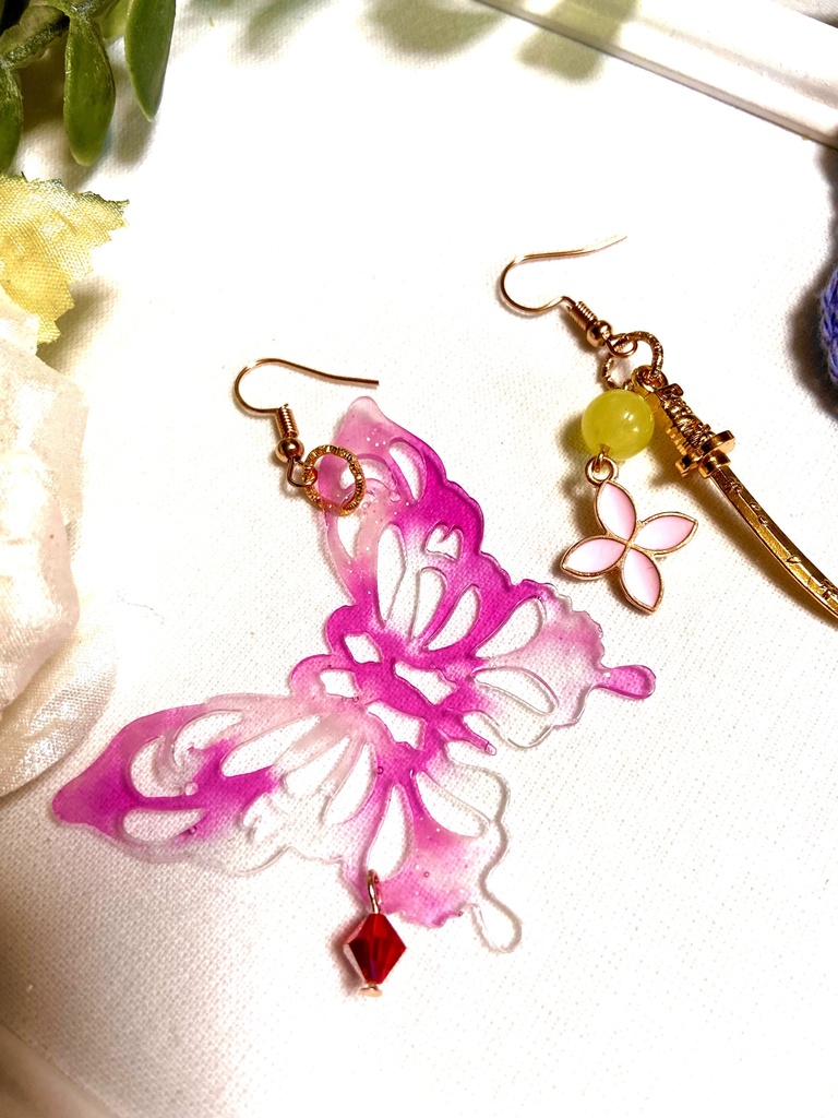 胡蝶姉妹モチーフピアス イヤリング 819