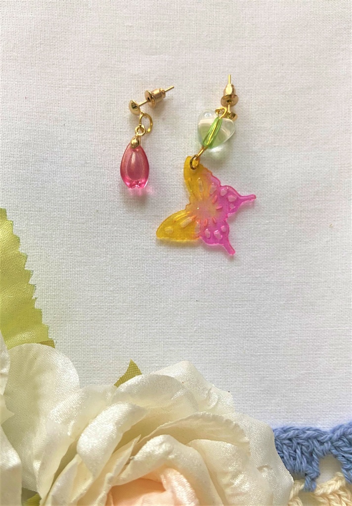 蝶々と花びらのピアス　511