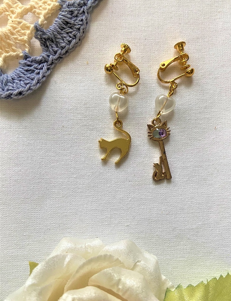 ねこちゃんキーのイヤリング　　水色　513