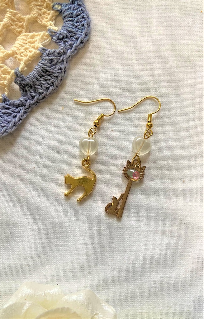 ねこちゃんキーのピアス　ピンク　514