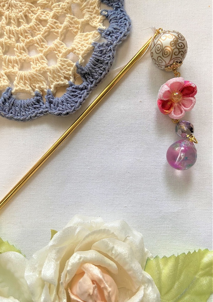 つまみ細工とキラキラボールのかんざし 桃花 519