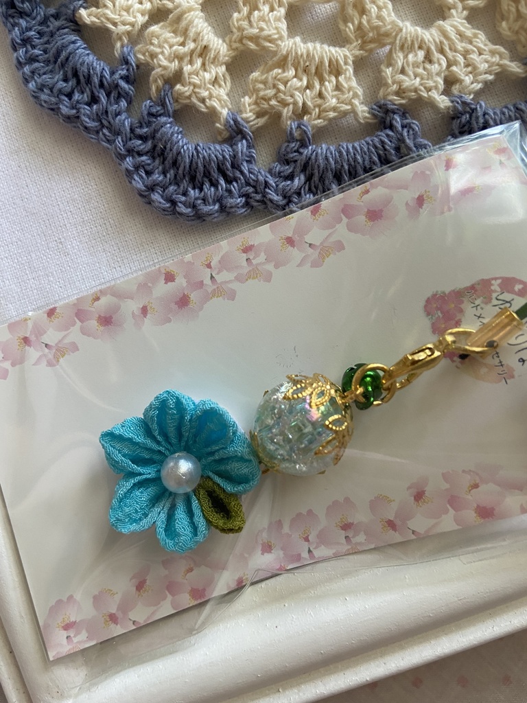 つまみ細工のストラップ 水花