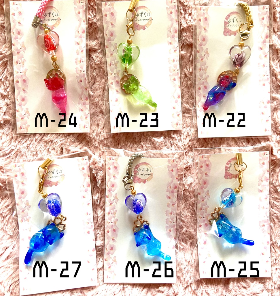 飛びつきにゃんこさんストラップ。