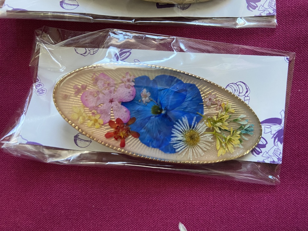 お花いっぱいのヘアクリップ