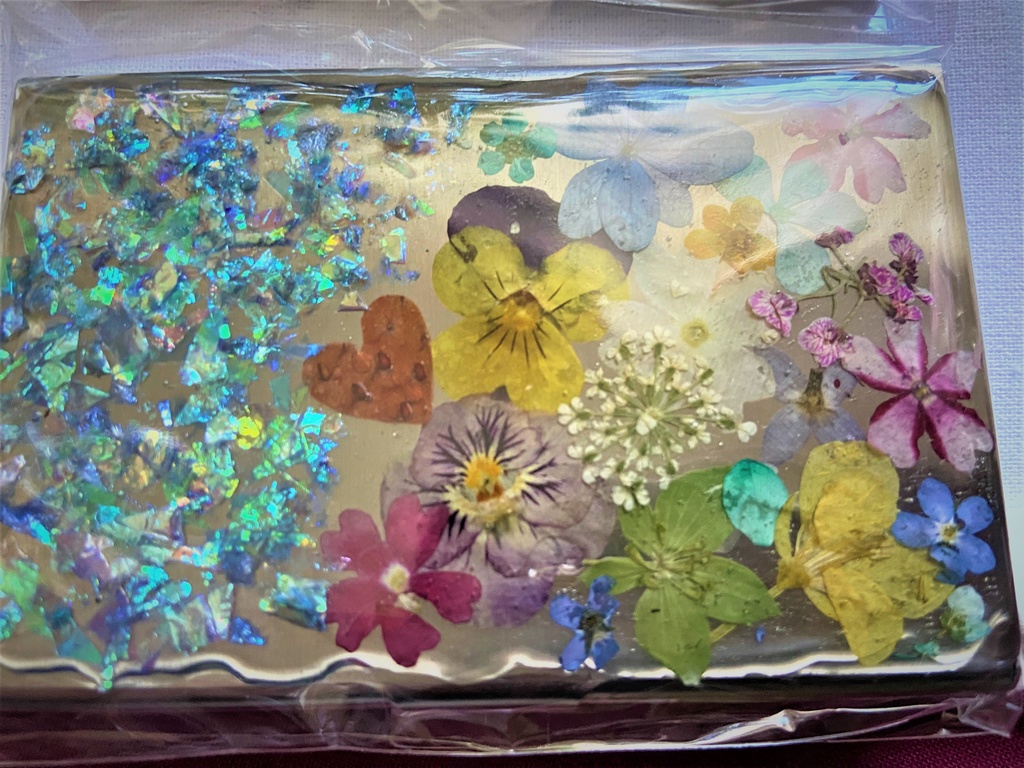 ドライフラワーのキラキラカードケース