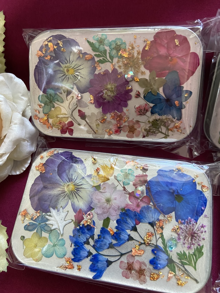 お花いっぱい小物入れストーン付き 缶ケース