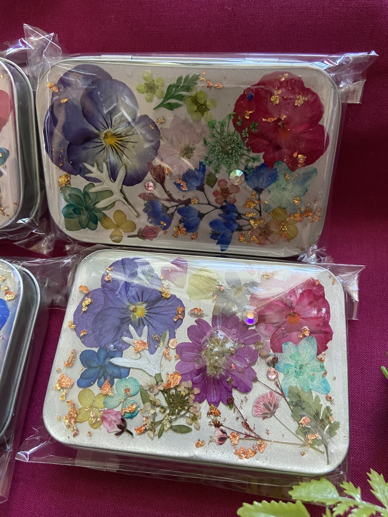 お花いっぱい小物入れストーン付き 缶ケース