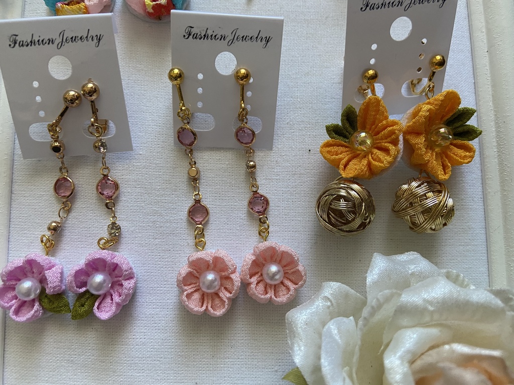 つまみ細工のお花のイヤリング⇔ピアス2