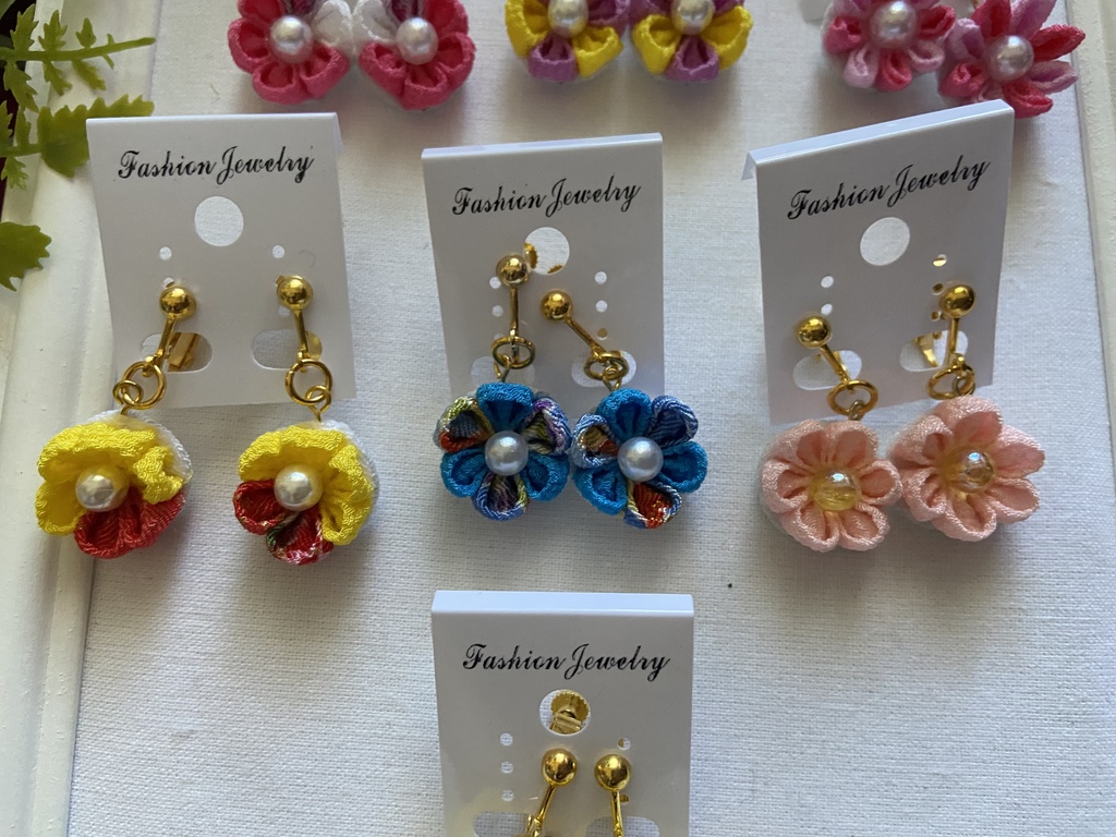 つまみ細工のお花のシンプルイヤリング⇔ピアス
