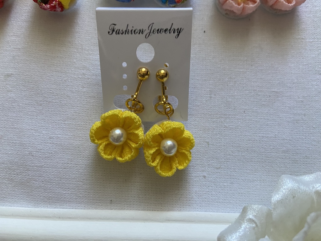 つまみ細工のお花のシンプルイヤリング⇔ピアス