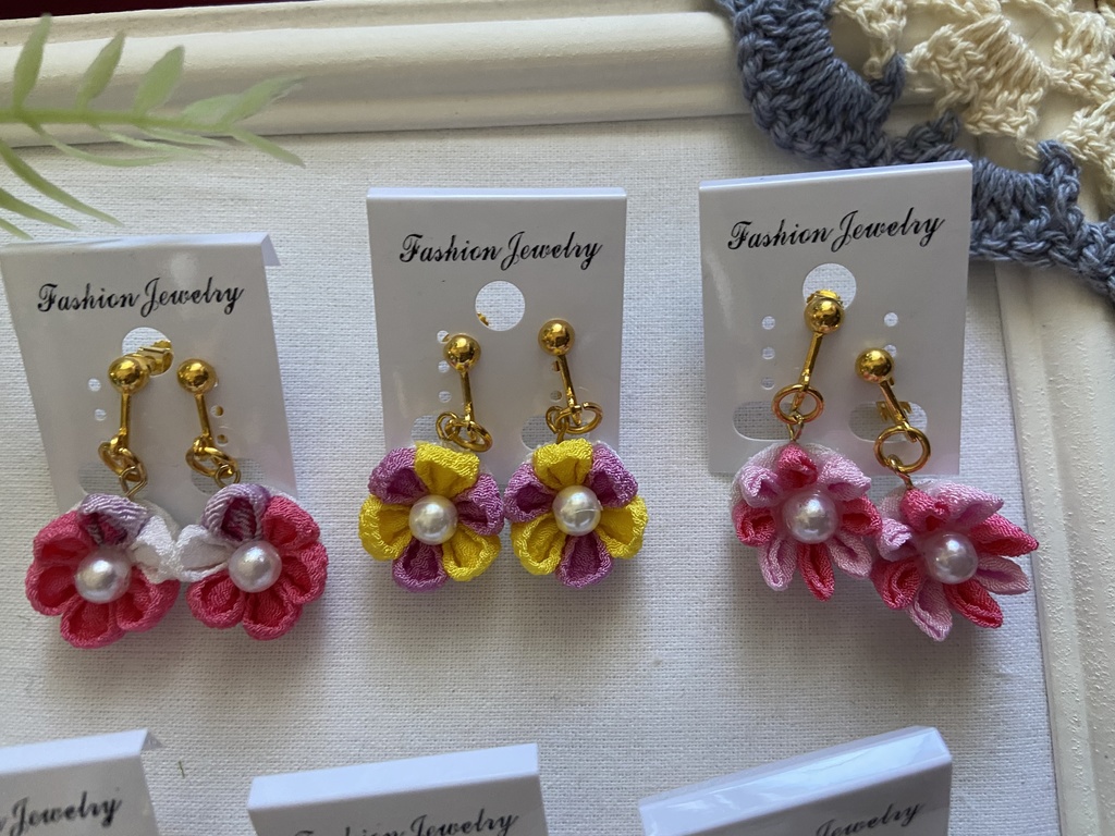 つまみ細工のお花のシンプルイヤリング⇔ピアス