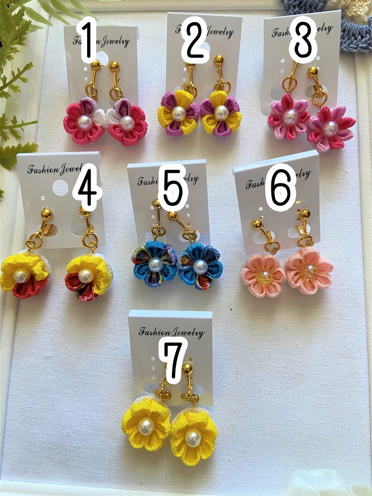 つまみ細工のお花のシンプルイヤリング⇔ピアス