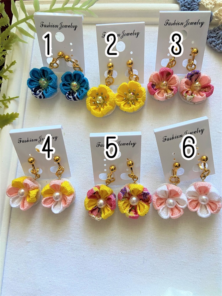 つまみ細工の大きいお花 シンプルイヤリング⇔ピアス