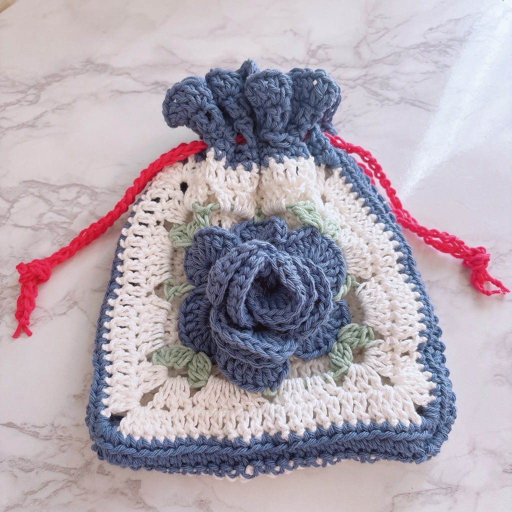 青い薔薇の巾着