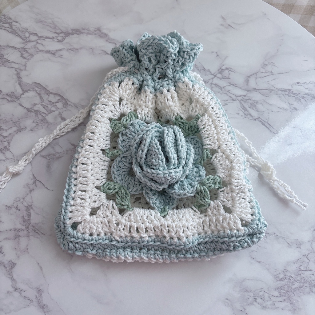 パウダーブルー薔薇の巾着