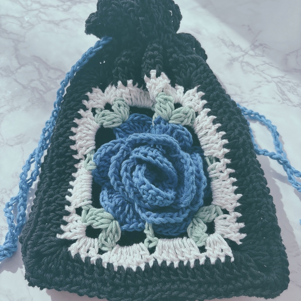 青い薔薇×黒の巾着